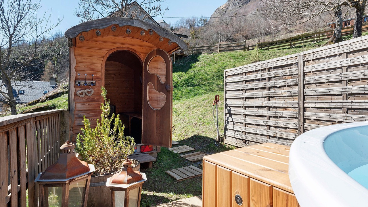 Photo of Outdoor in Gedre