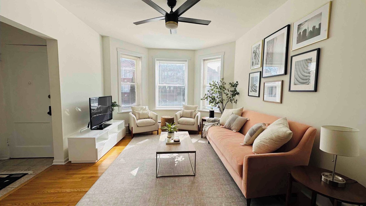 Photo of Livingroom in Ravenswood Manor