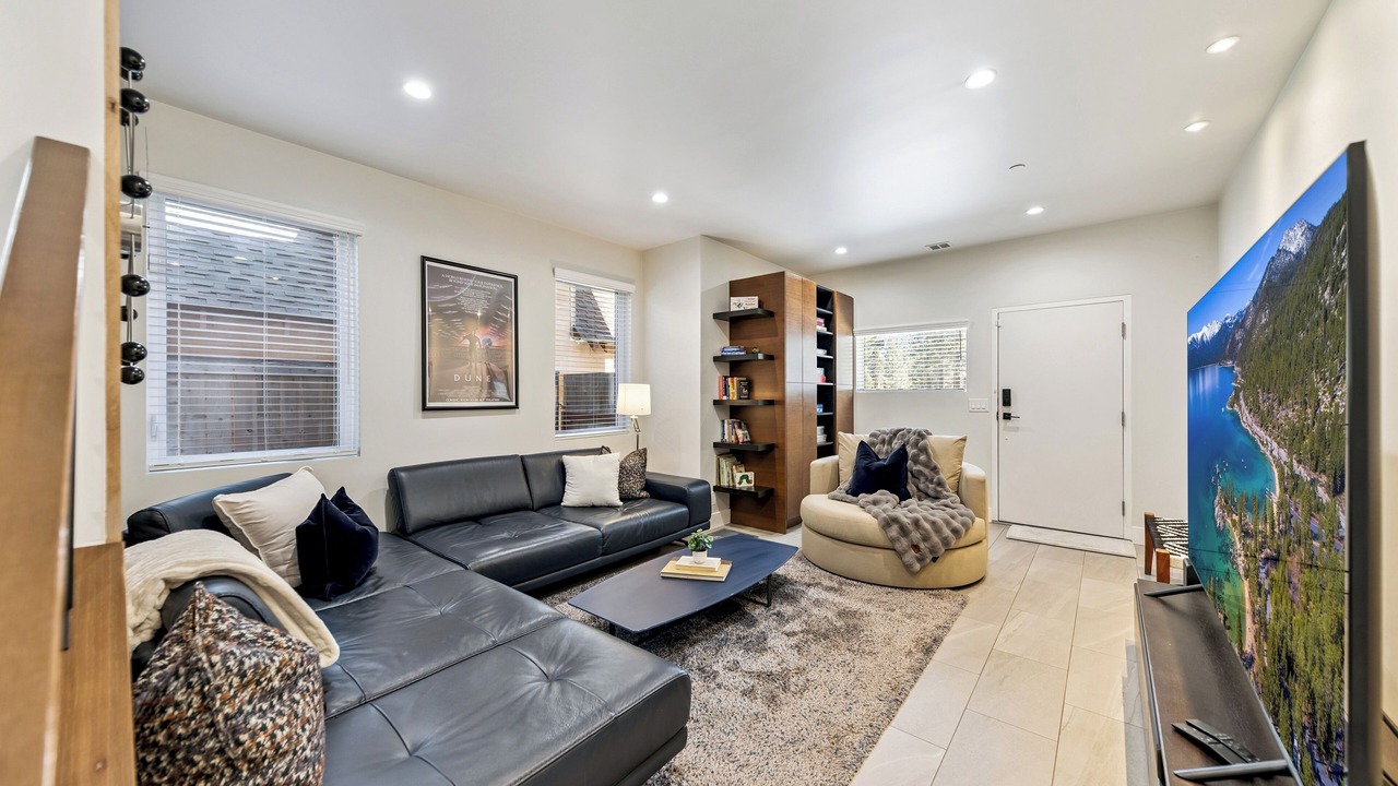 Photo of Livingroom in Sierra Tract