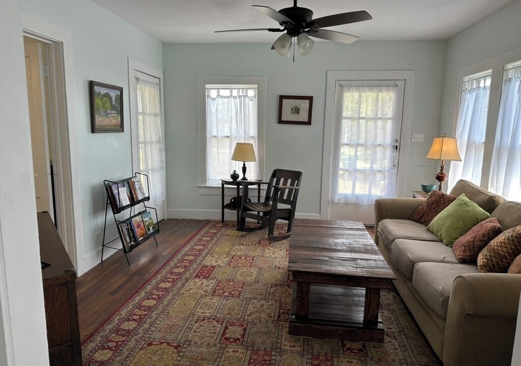 Photo of Livingroom in La Grange