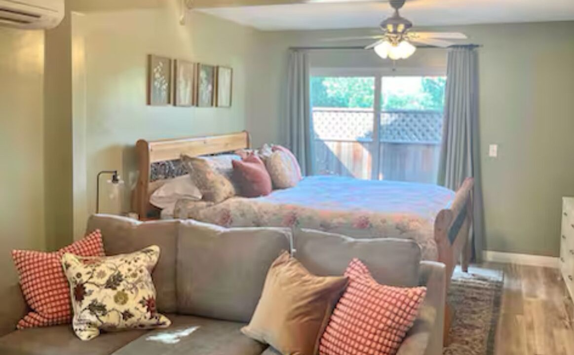 Photo of Livingroom in Newhall