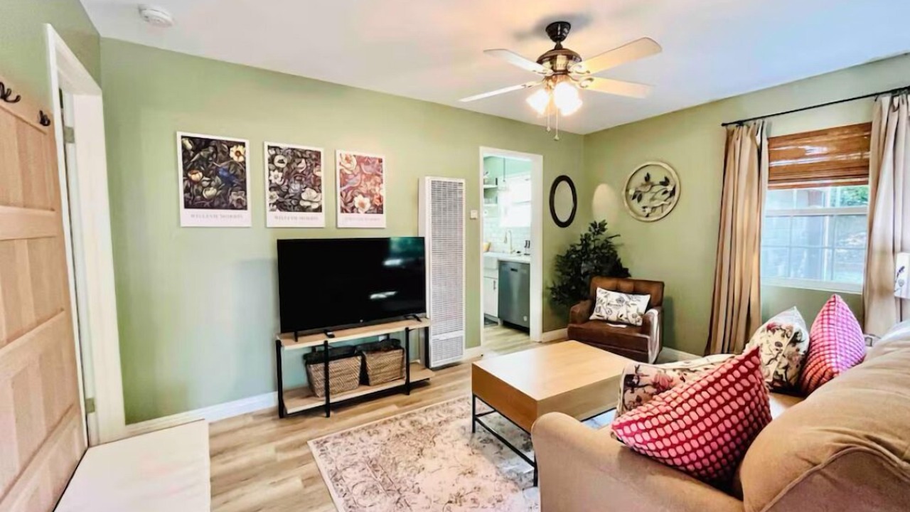 Photo of Livingroom in Newhall