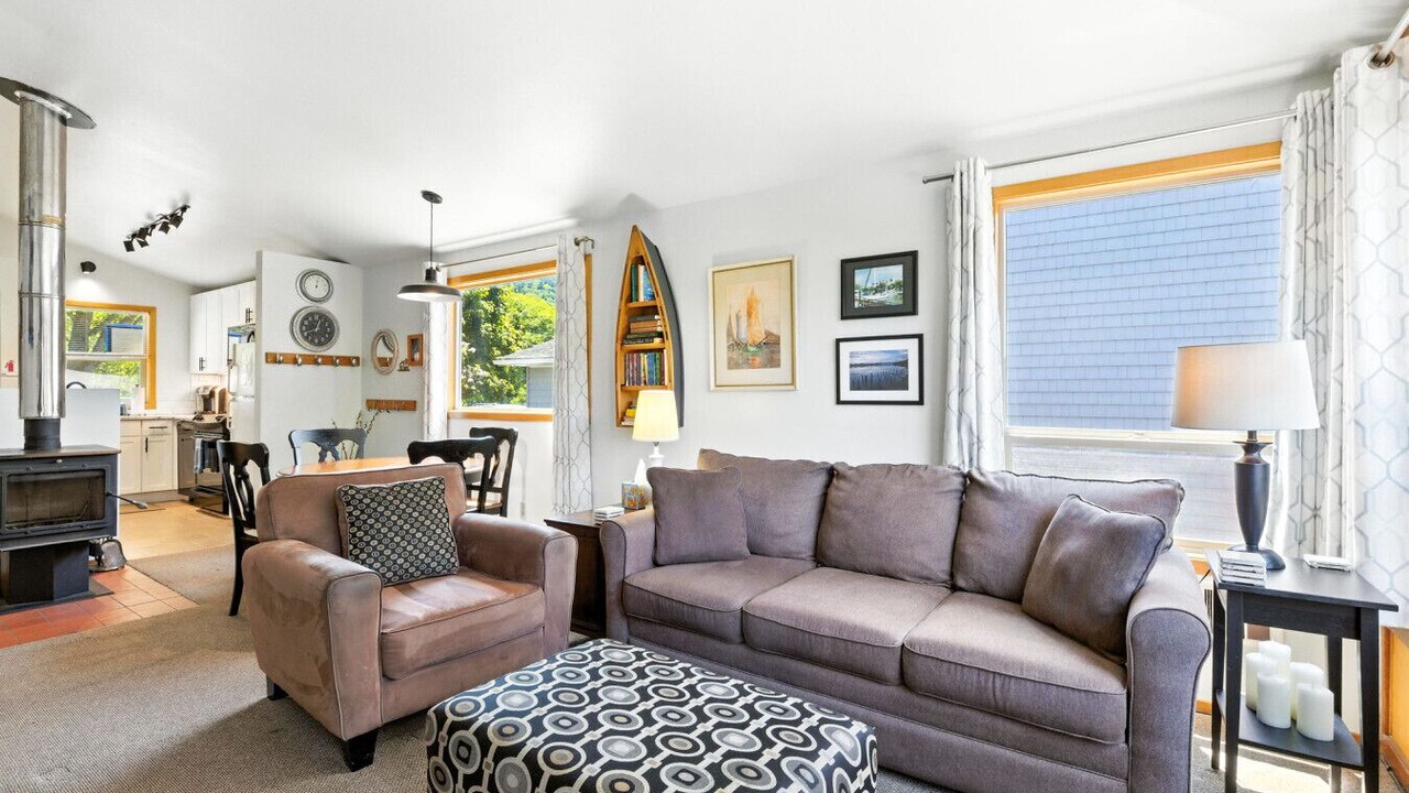 Photo of Livingroom in Rockaway Beach