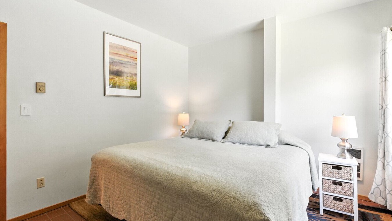 Photo of Bedroom in Rockaway Beach