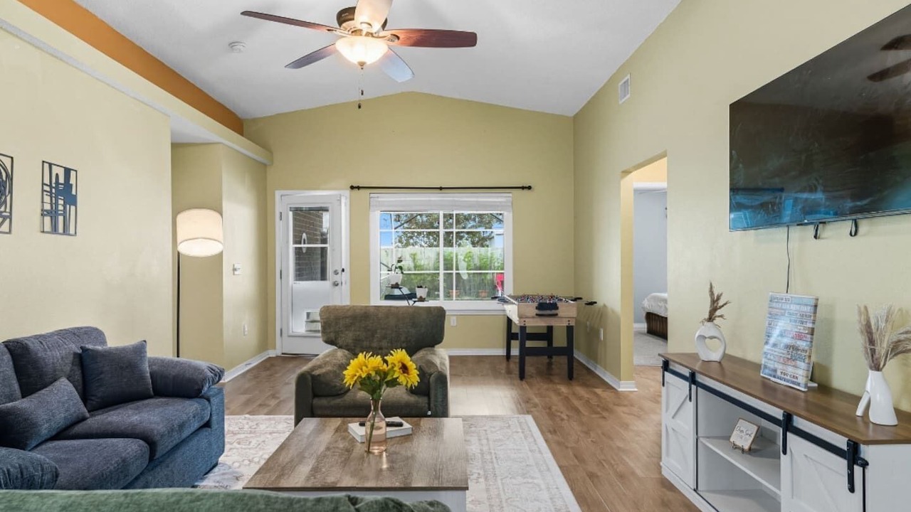 Photo of Livingroom in Milton