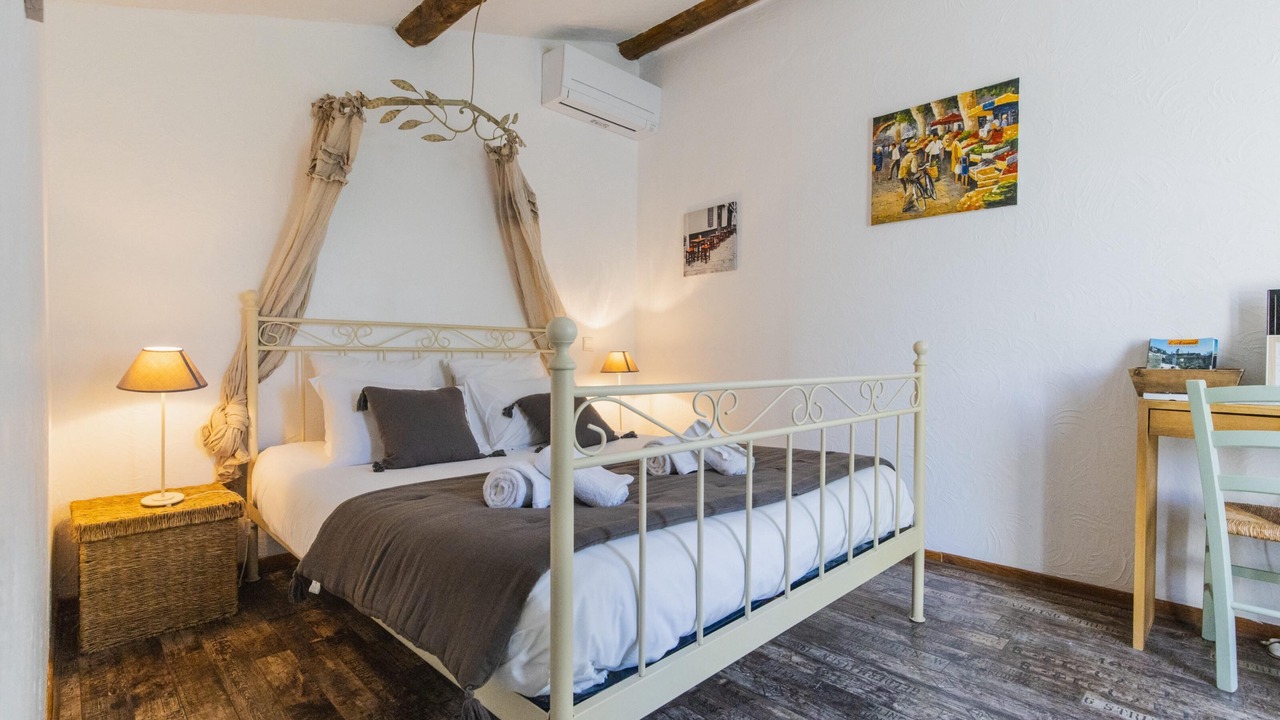 Photo of Bedroom in Lagnes