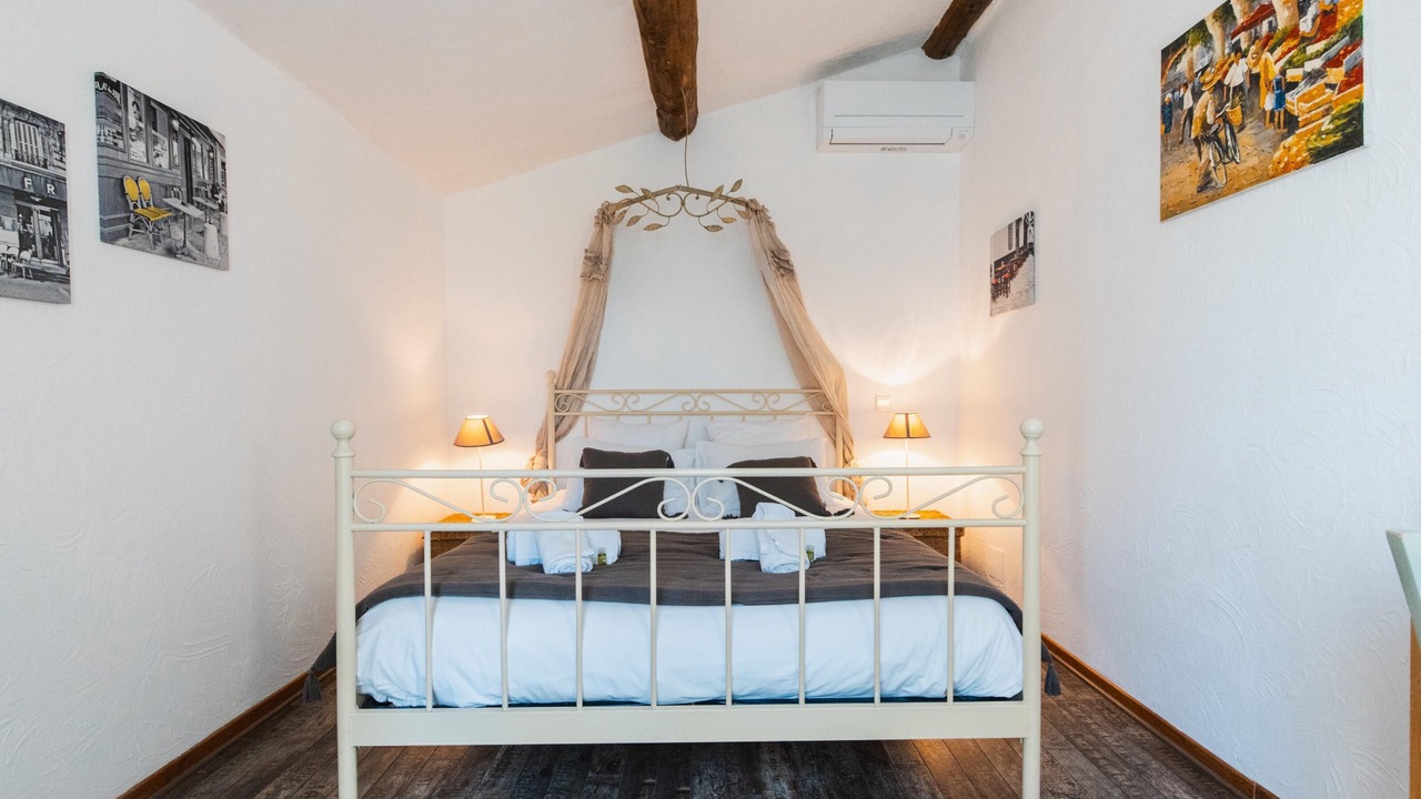 Photo of Bedroom in Lagnes