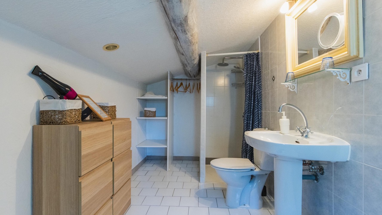 Photo of Bathroom in Lagnes