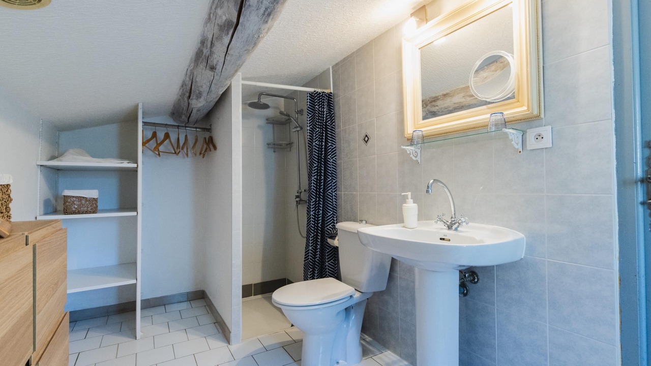 Photo of Bathroom in Lagnes