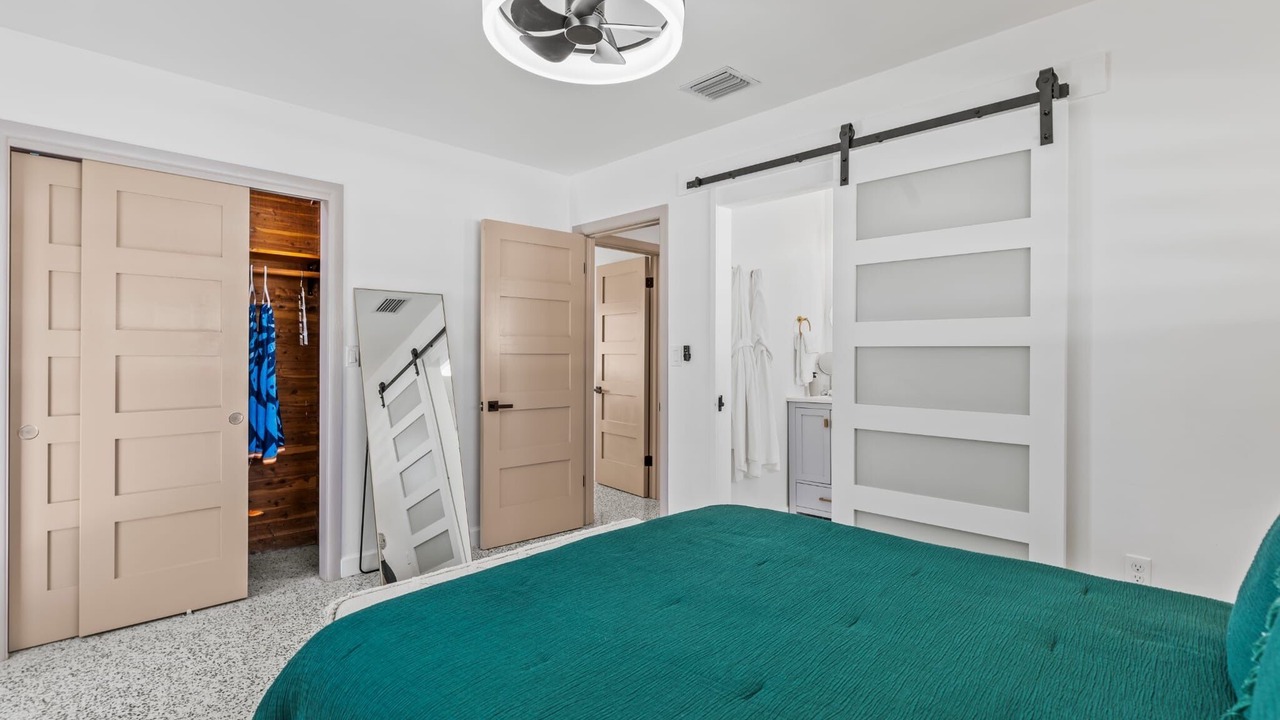 Photo of Bedroom in Venice Gardens