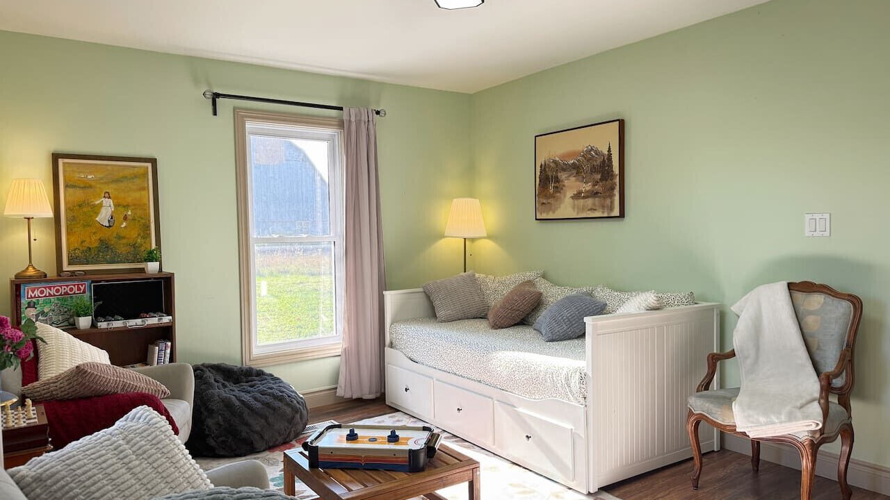 Photo of Livingroom in Colborne