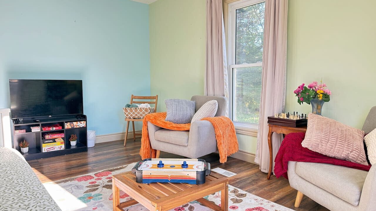 Photo of Livingroom in Colborne