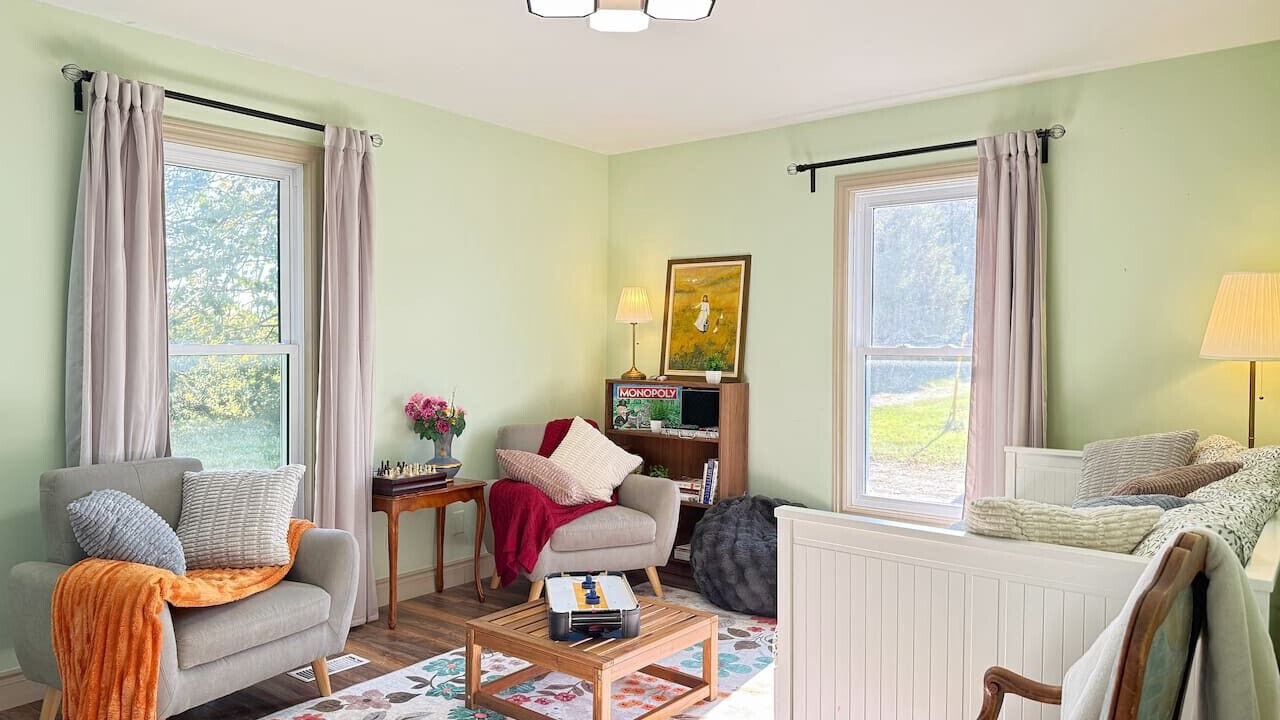 Photo of Livingroom in Colborne