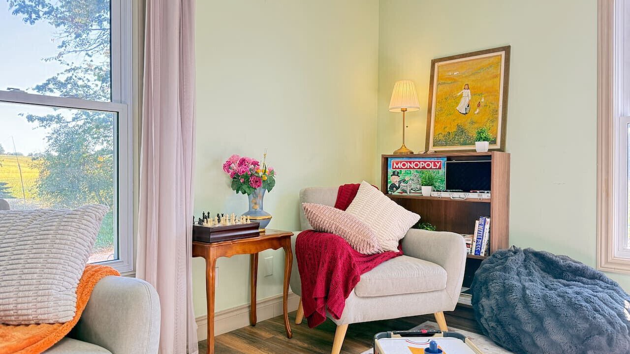 Photo of Livingroom in Colborne