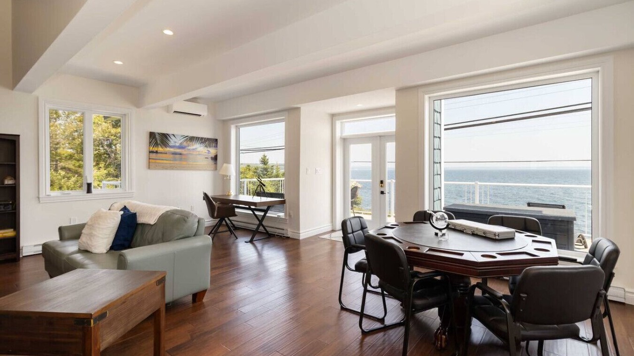 Photo of Livingroom in Fox Point