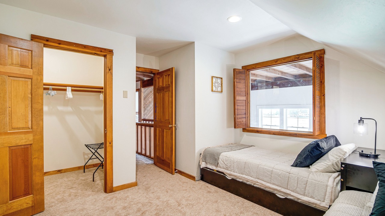 Photo of Bedroom in Lakeview