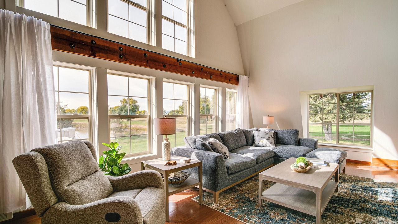 Photo of Livingroom in Lakeview
