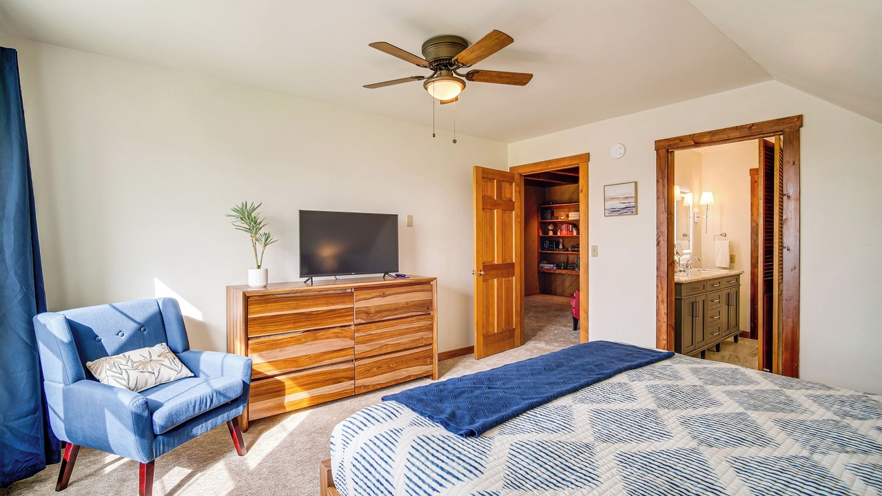 Photo of Bedroom in Lakeview