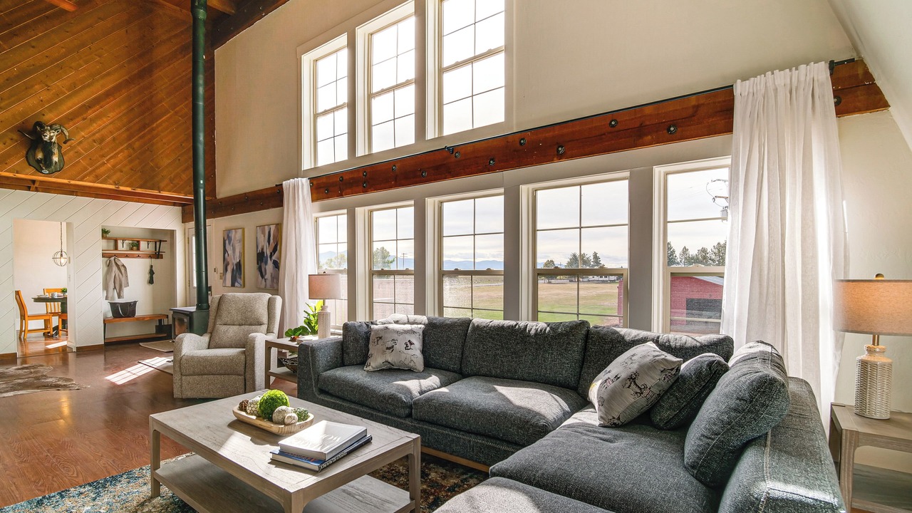 Photo of Livingroom in Lakeview