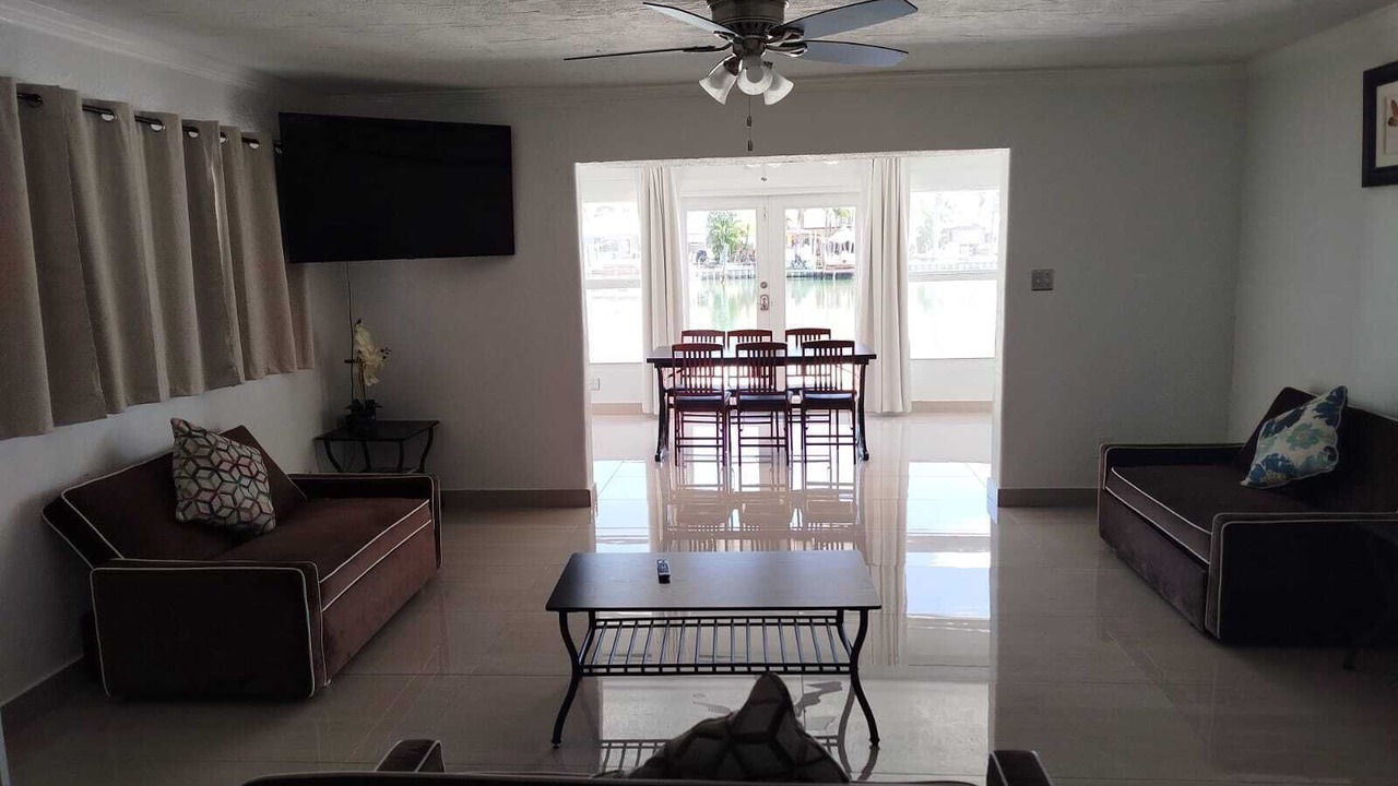 Photo of Livingroom in Capri Isle