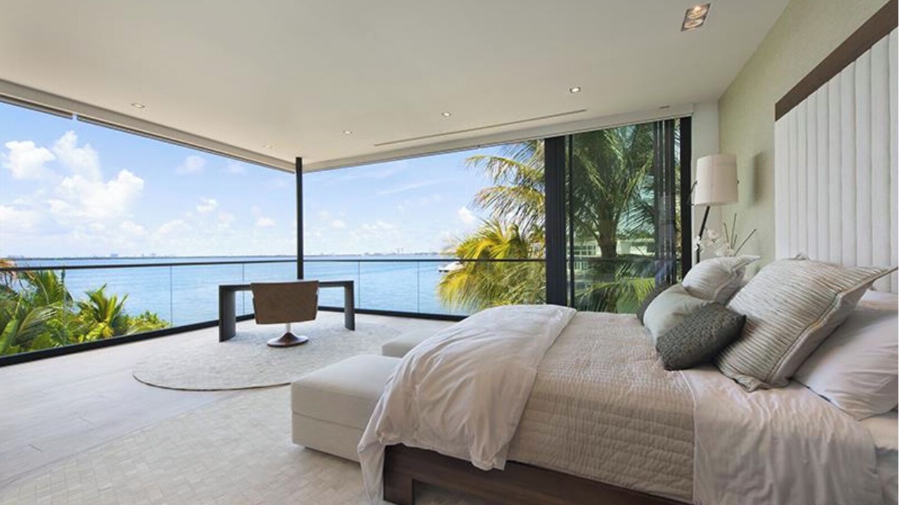 Photo of Bedroom in Mid Beach