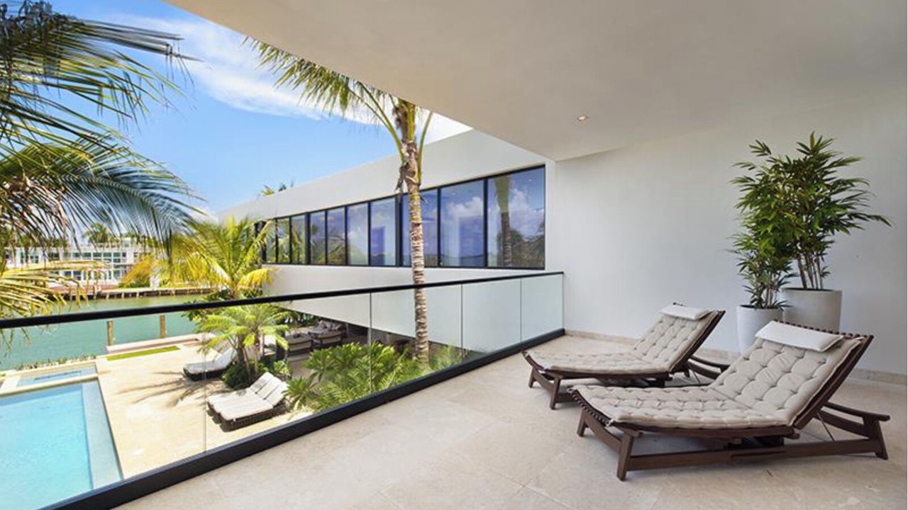 Photo of Patio Balcony in Mid Beach