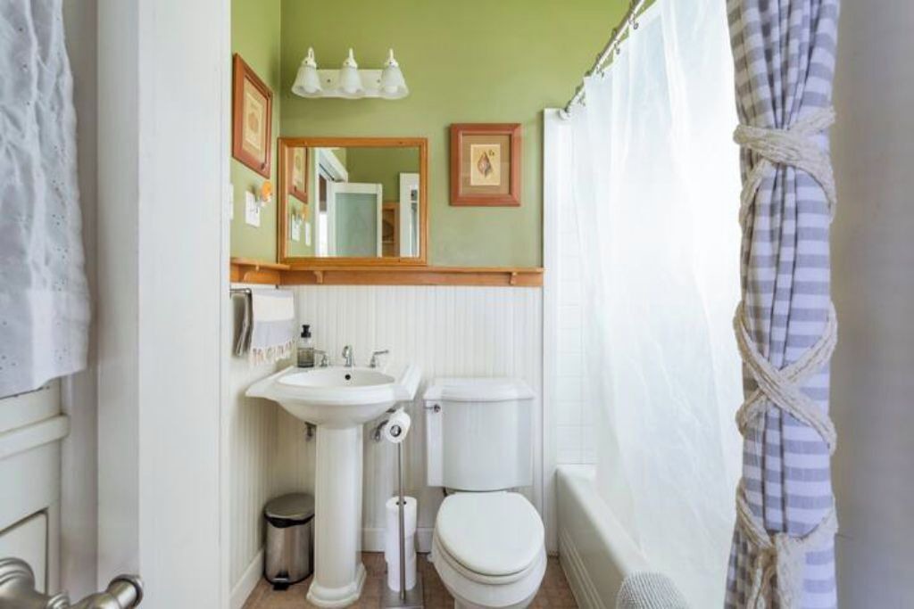 Photo of Bathroom in Valdosta