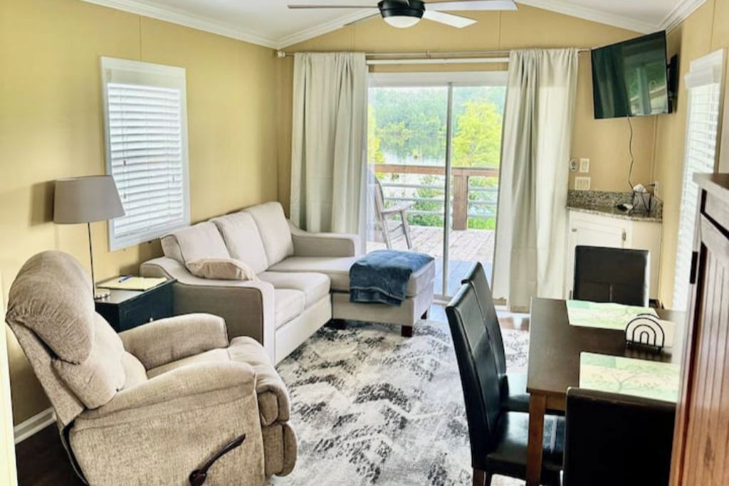 Photo of Livingroom in Valdosta