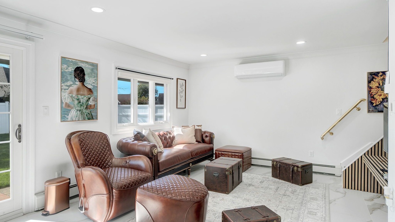 Photo of Livingroom in Alden Manor