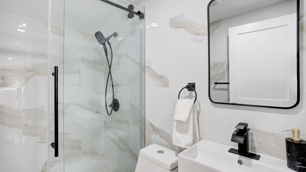 Photo of Bathroom in Alden Manor