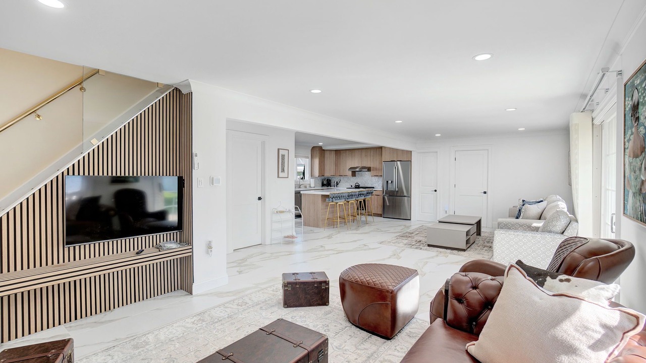 Photo of Livingroom in Alden Manor