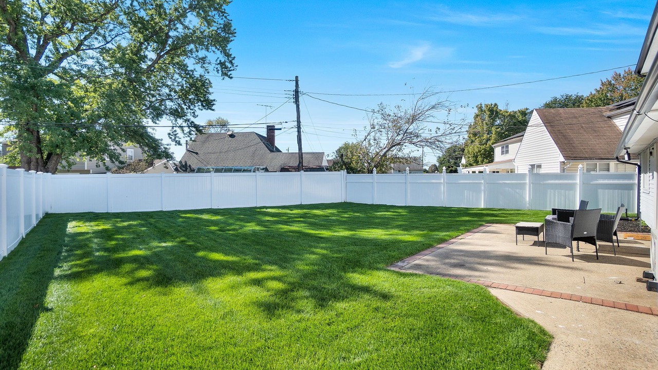 Photo of Patio Balcony in Alden Manor