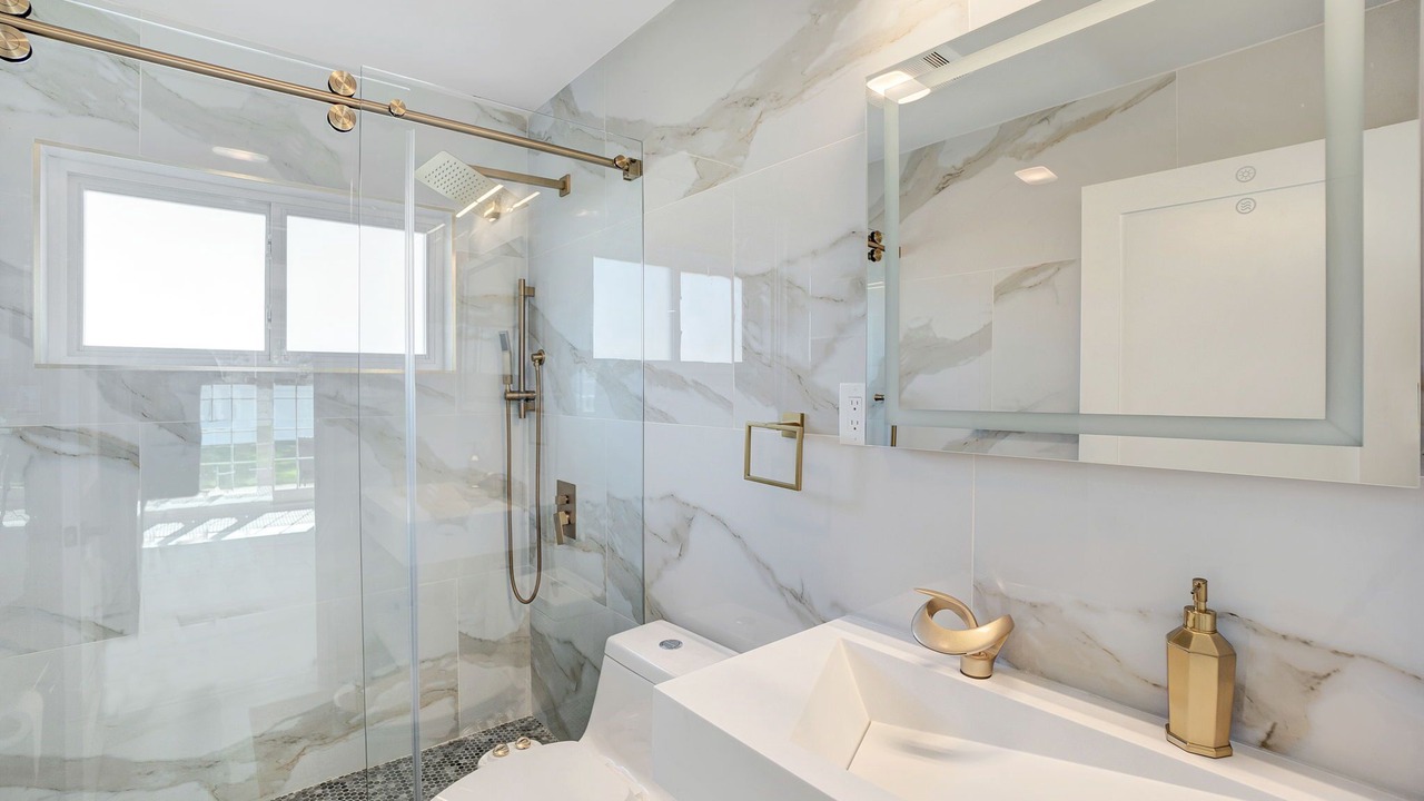 Photo of Bathroom in Alden Manor