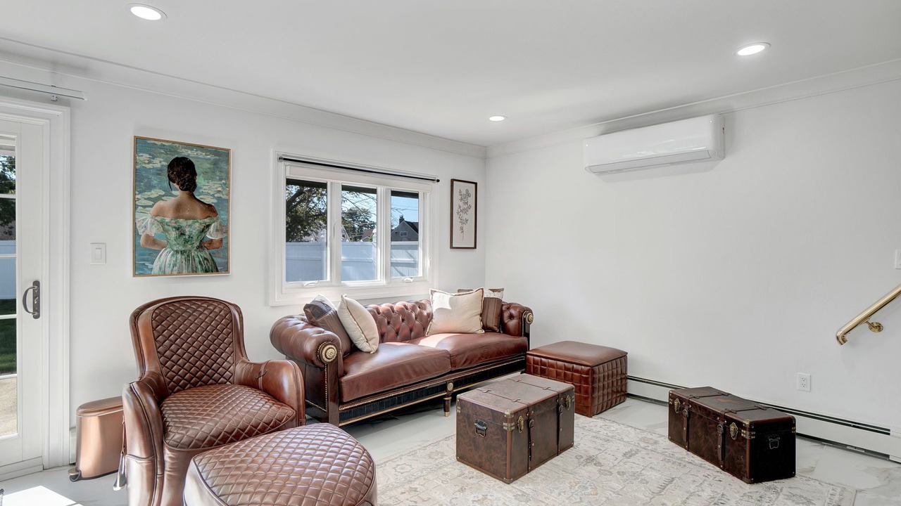 Photo of Livingroom in Alden Manor