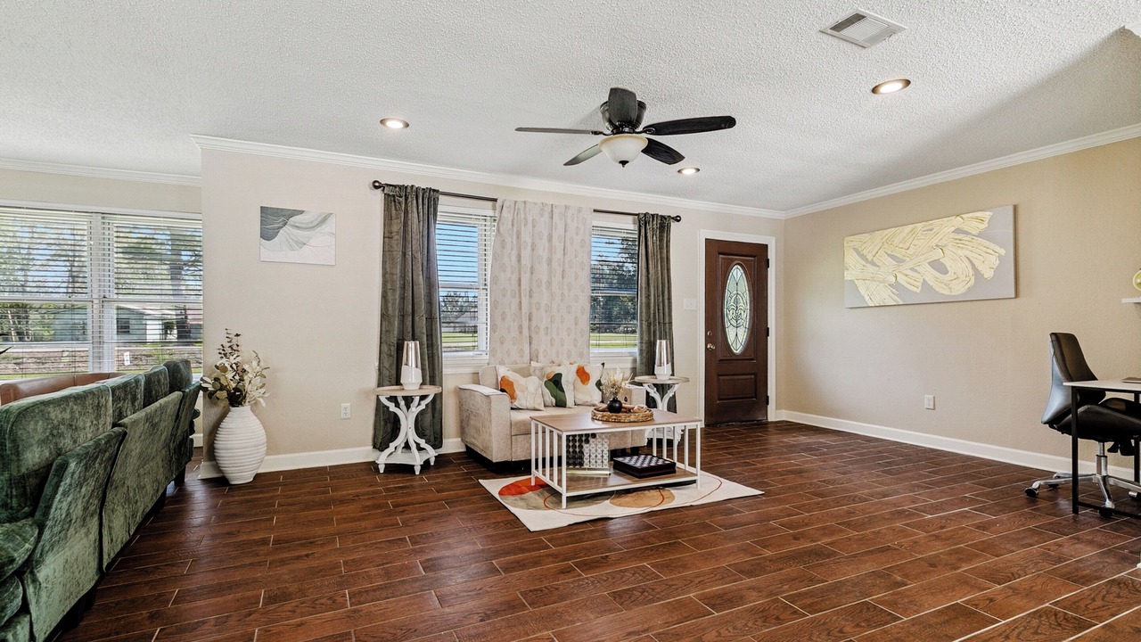 Photo of Livingroom in Gonzales