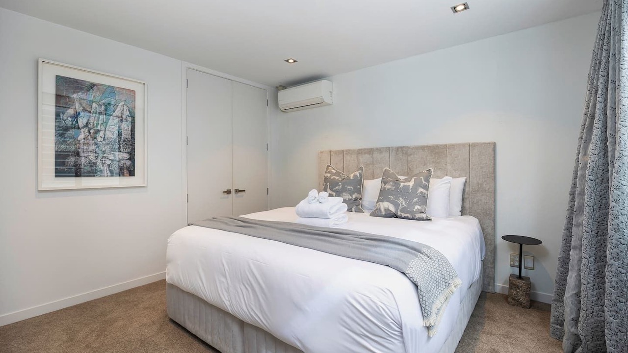 Photo of Others in Parnell