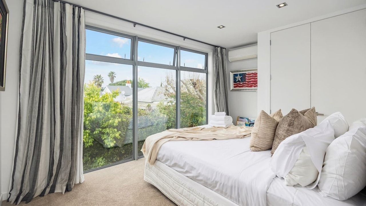 Photo of Others in Parnell