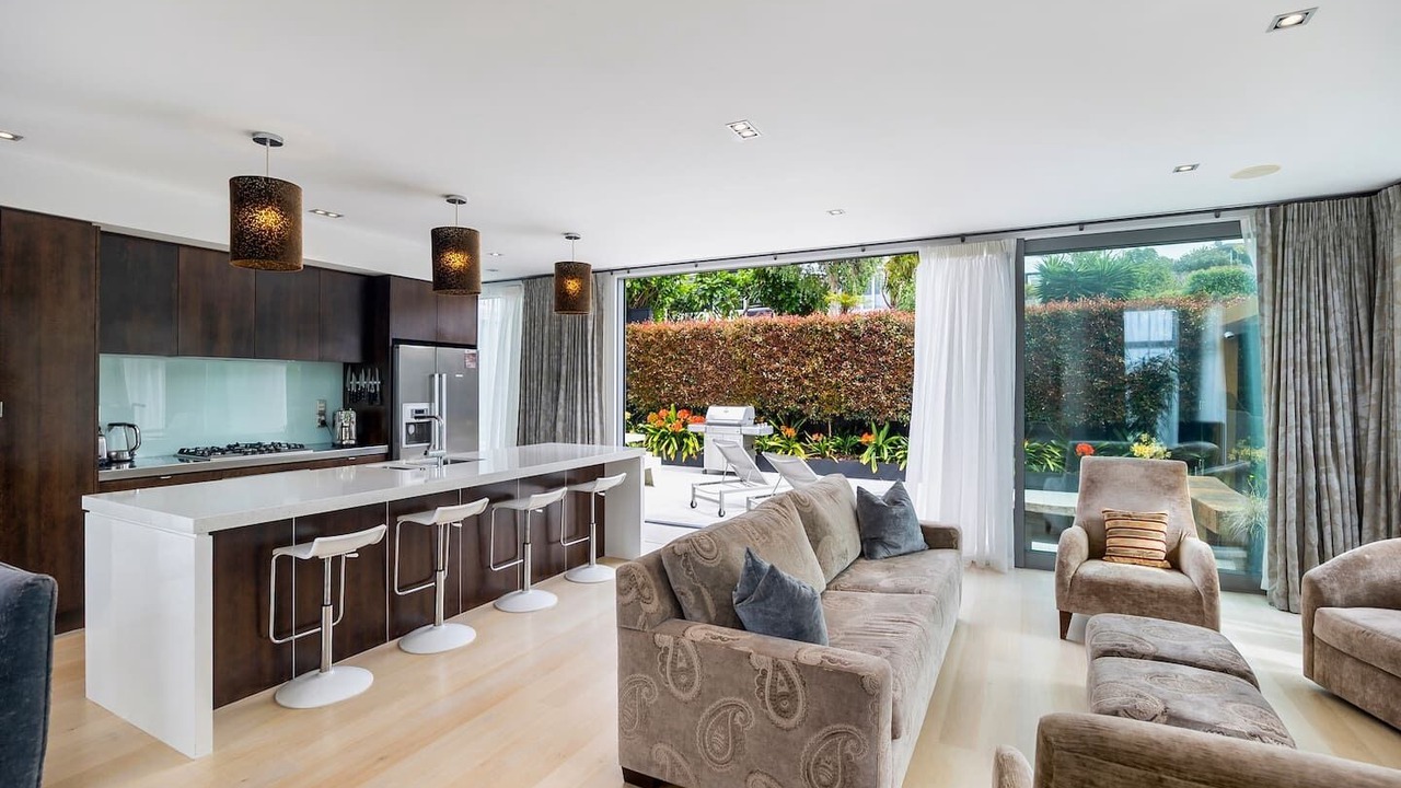 Photo of Others in Parnell