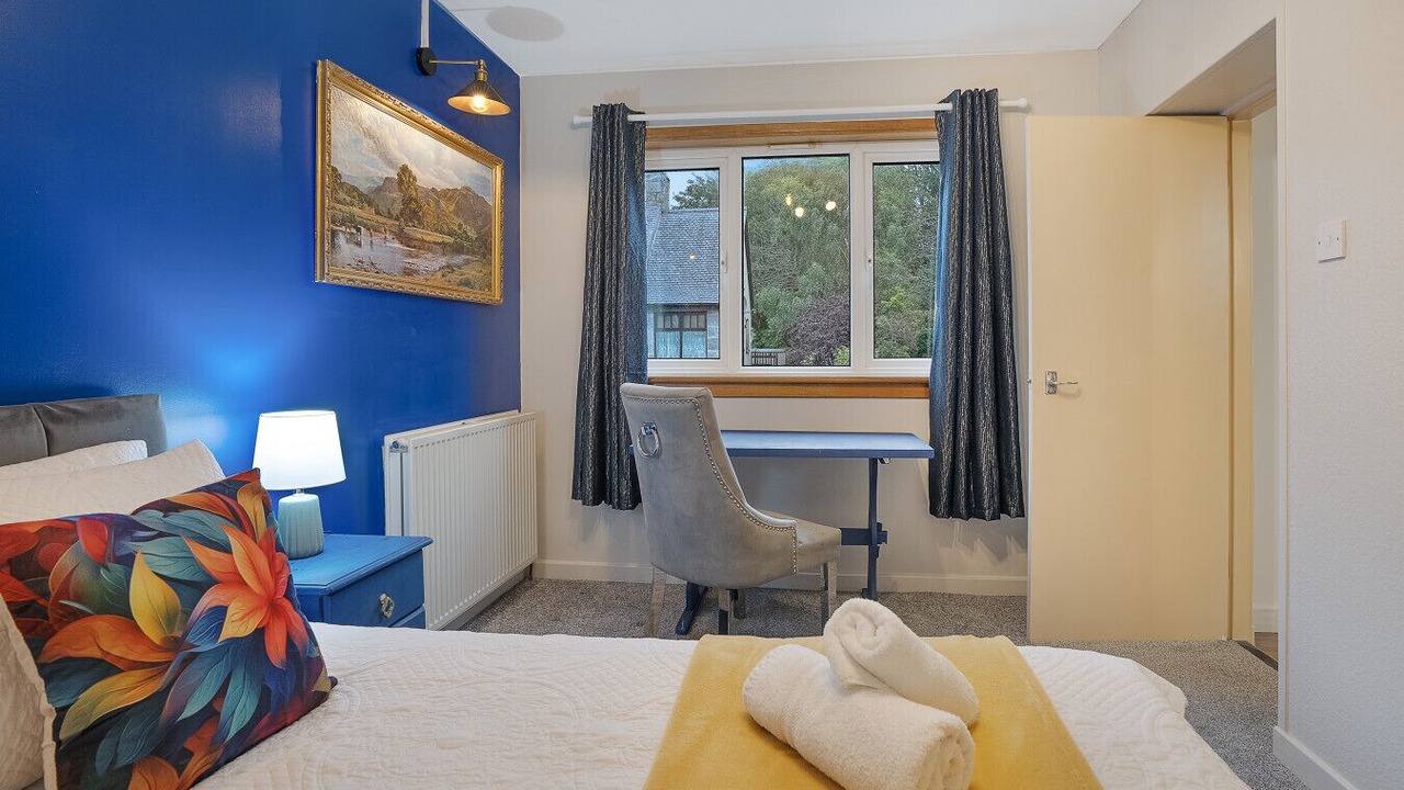 Photo of Bedroom in Cults