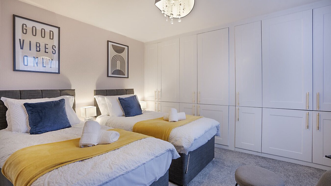 Photo of Bedroom in Cults