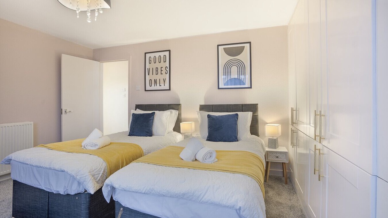 Photo of Bedroom in Cults