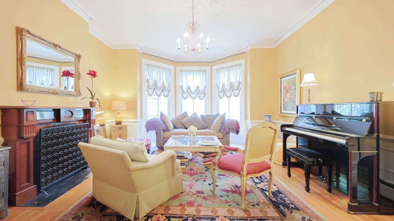 Photo of Livingroom in Back Bay West