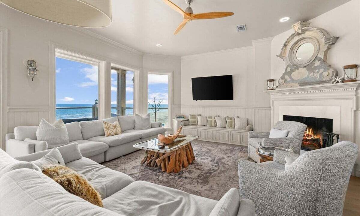 Photo of Livingroom in Sands Of Kahala Beach