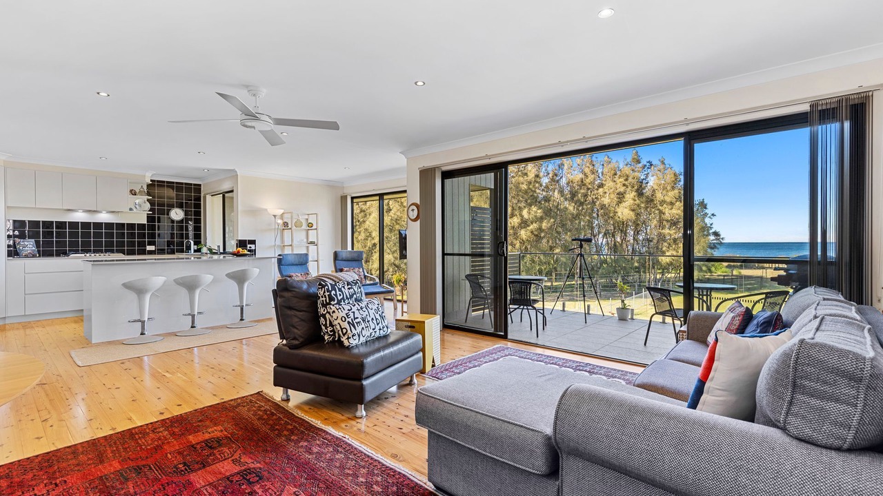 Photo of Livingroom in Long Beach