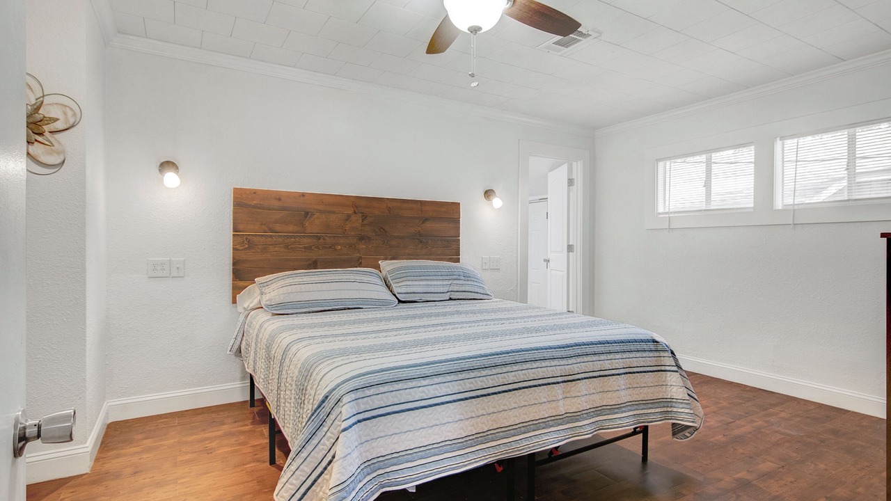 Photo of Bedroom in Groves