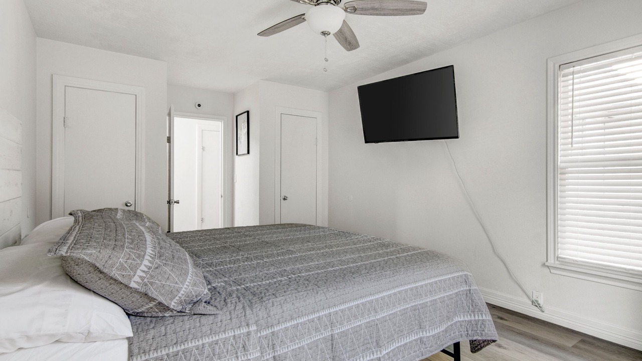Photo of Bedroom in Groves