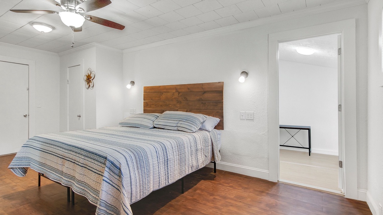 Photo of Bedroom in Groves