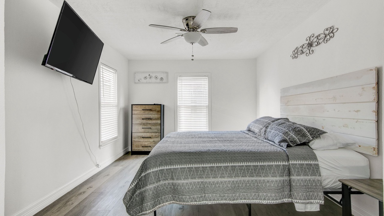Photo of Bedroom in Groves
