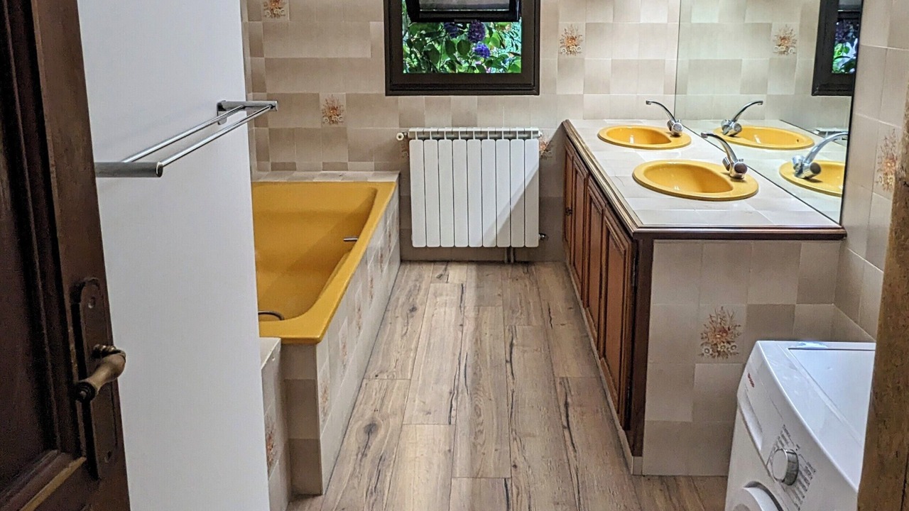 Photo of Bathroom in Lasalle