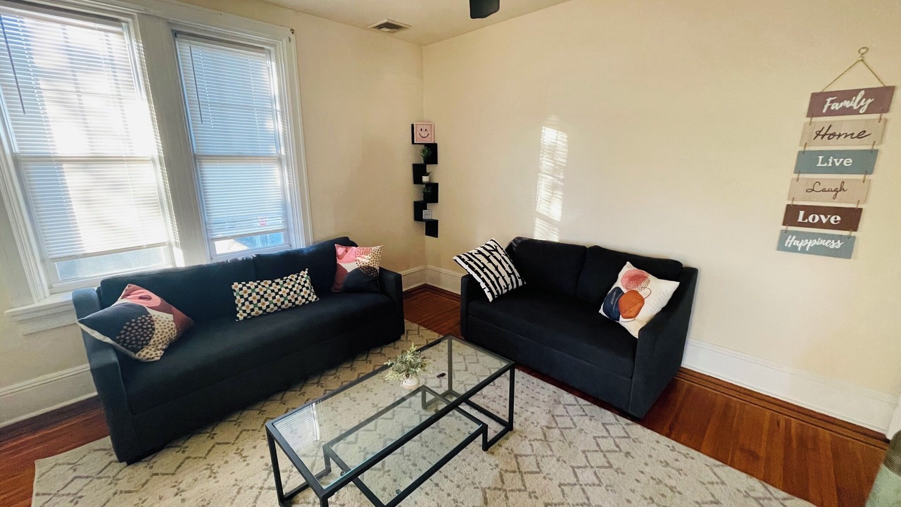 Photo of Livingroom in Elkins Park